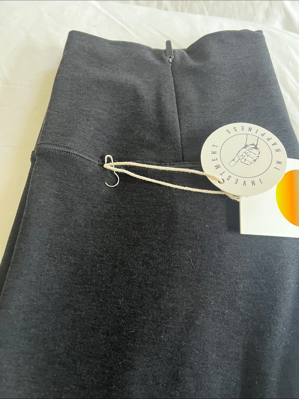Vuori leggins with back side zip nwt black med